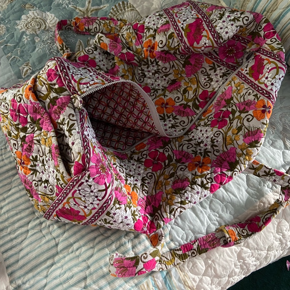 Vera Bradley XL Duffel Bag w/ 1 side pocket